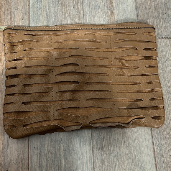 ROMYGOLD Leather clutch signature ROMYGOLD “slash" leather clutch tan color - Picture 2 of 14